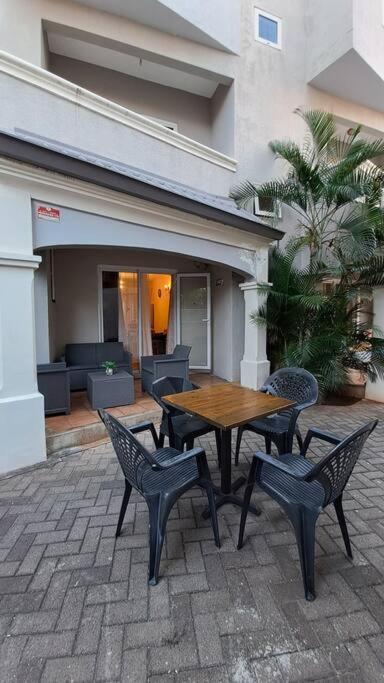 Sunshine Luxurious Villa:4 Mins Walk From Beach Flic-en-Flacq Dış mekan fotoğraf